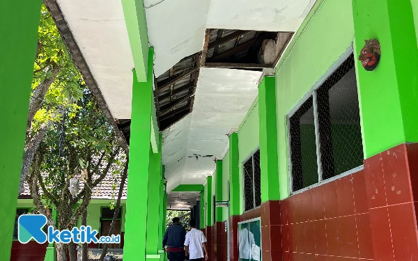 Foto Bagian SDN Ketawanggede yang mengalami kerusakan. (Foto: Lutfia/Ketik.co.id)