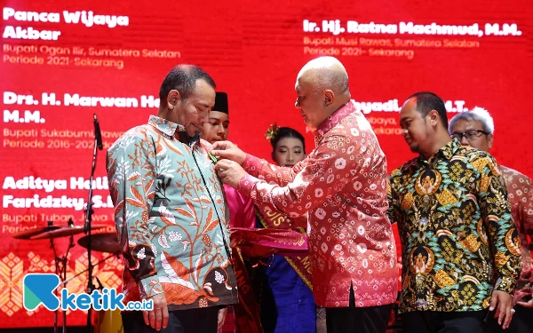 Bupati Bandung Raih Penghargaan Jasa Bakti Koperasi dan UKM