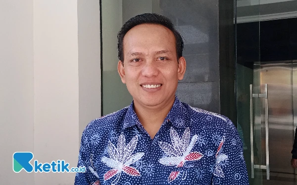 Foto Komisioner KPU Kota Batu Divisi Teknis Penyelenggaraan, Thomi Rusy Diantoro. (Foto: Sholeh/Ketik.co.id)