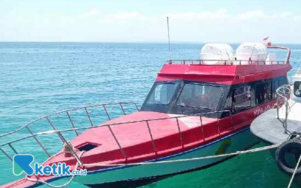 Foto Kapal Cepat yang disediakan oleh Pemkab Sampang untuk Tenaga Pendidik dan Kesehatan Ke Pulau Mandangin (Foto: Mat Jusi/Ketik.co.id).