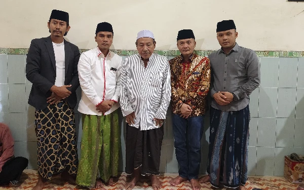 Foto Silaturahmi ke kediamanya  KH Mochtar Blega (Foto.dok tim pemenangan/Ketik.co.id)