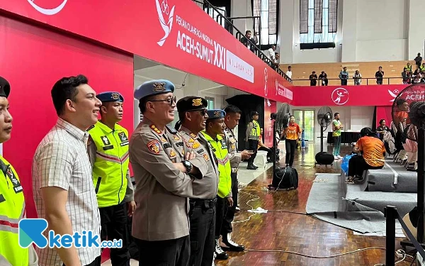 Foto Kabid Propam Polda Aceh Kombes Pol. Eddwi Kurniyanto memastikan venue basket di kawasan Stadion Harapan Bangsa, Minggu, 8 September 2024. (Foto: Khaesar/Ketik.co.id)