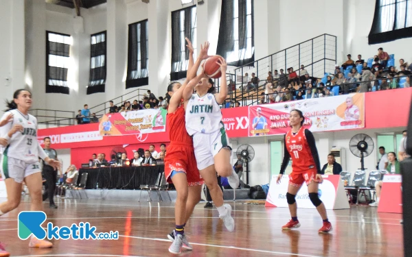 Foto Tim putri berhasil menang 56-47 atas Jawa Tengah dan memastikan lolos final, Minggu, 8 September 2024. (Foto: Khaesar/Ketik.co.id)