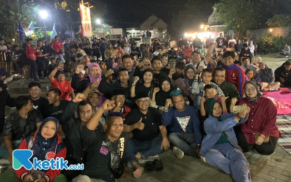 Pasangan Cabup-Cawabup Blitar, Rijanto-Beky Hadir di Tengah Masyarakat Nobar Timnas Indonesia Versus Australia