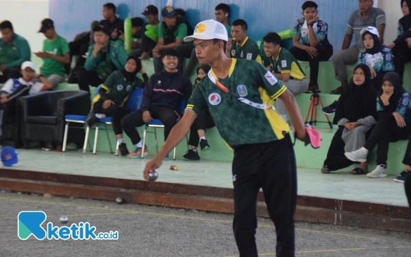 Foto Aksi atlet pentaque beregu putra saat berlaga, Kamis, 12 September 2024. (Foto: Khaesar/Ketik.co.id)