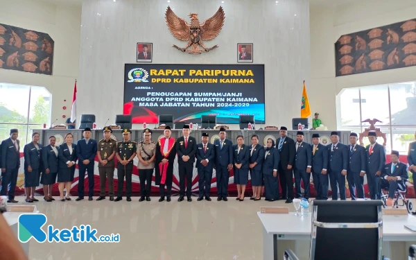 Foto Ali Rumalutur saat dilantik menjadi anggota DPRD Kaimana (Foto: La Jen/Ketik.co.id)