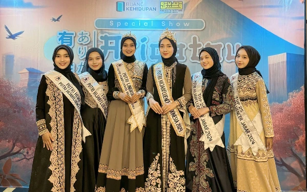 Foto Putri Hijabfluencer Indonesia 2024, Lafia Gita bersama yang lainnya di acara chat live ketenangan jiwa dan kedamaian batin (Foto: Lafia for Ketik.co.id)