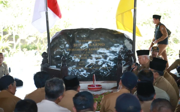 Bupati Malang Bersama 225 Anggota Papdesi Ziarah ke Makam Bung Karno