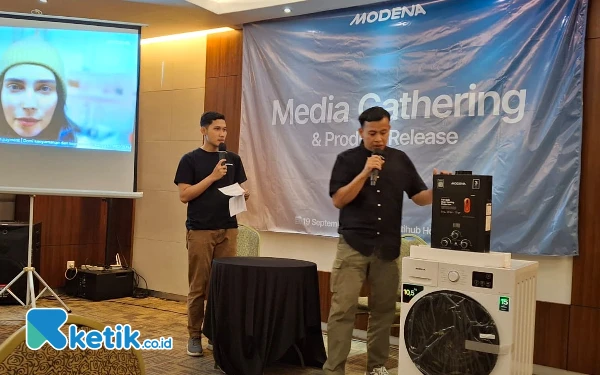 Thumbnail Modena Edukasi Warga Kediri tentang Penggunaan Produk Hemat Energi