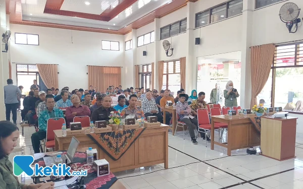 Foto Sebagian peserta yang hadir dalam acara 
pembagian hadiah lomba bagi pengelola SPAMDES Kalurahan yang digelar di Kalurahan Glagaharjo, Cangkringan, Sleman. (Foto: Istimewa/Ketik.co.id)