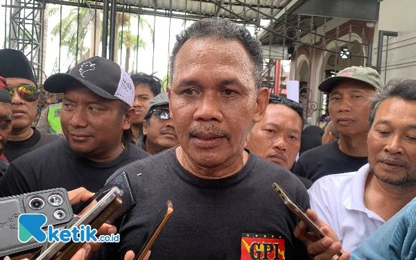 Foto Jaka Prasetya saat memberikan keterangan ke awak media, Senin (23/9/2024). (Foto: Favan/ketik.co.id)