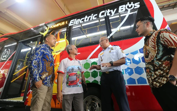 Foto Armada baru Suroboyo bus yang akan urai kemacetan di Kota Pahlawan. (Foto: Humas Pemkot Surabaya)