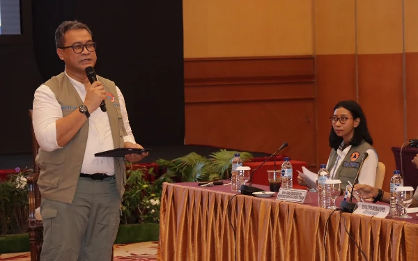 Foto Deputi Bidang Sistem dan Strategi BNPB Dr. Raditya Jati memberikan sambutan sekaligus membuka pelaksanaan gladi ruang atau table top exercise yang digelar di Kota Mataram, NTB, Selasa (24/9/2024). (Foto: BNPB)