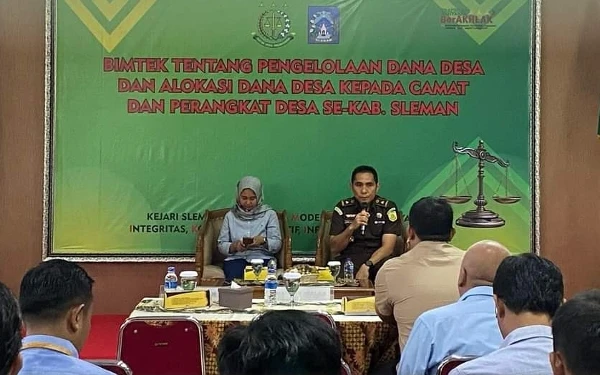 Foto Kasi Pidsus Kejari Sleman Indra Aprio Handri Saragih saat memaparkan materi Bimtek dalam rangkaian acara peluncuran program JABINSA. (Foto: Dok Kejari Sleman/Ketik.co.id)