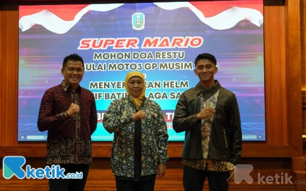 Thumbnail Berita - Khofifah Terus Kawal Karir Mario Aji, Doakan Raih Poin Terbaik di Race Mandalika 2024