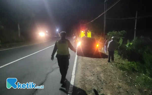 Foto Kondisi jalan usai terjadi kecelakaan maut. (Foto: Polres Pacitan for Ketik.co.id)