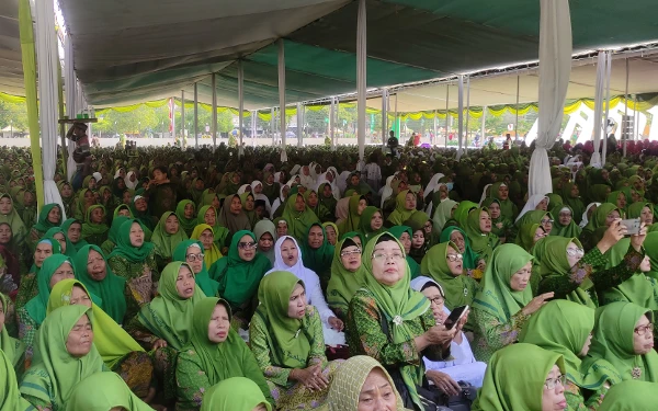 Thumbnail Pelantikan PAC se-Kabupaten Tuban, Ketua Muslimat NU Jatim Bangga Ribuan Kader Swadaya