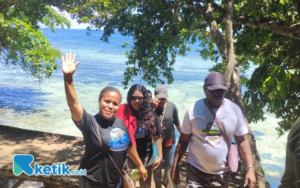 Thumbnail Berita - [Berita Foto] Tim Pemenangan RUBI di Zona 3 Sasar Kampung-Kampung Raja Ampat