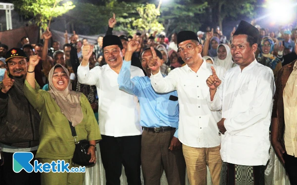 Foto Calon Bupati Sidoarjo Subandi merangkul siapa saja yang ingin bersama membangun Sidoarjo. (Foto; istimewa).