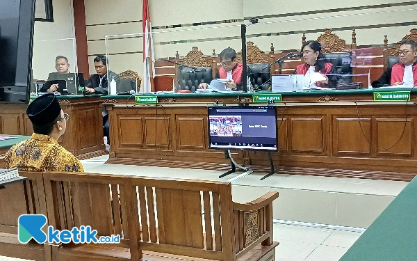 Foto Proses sidang Ahmad Muhdlor Ali korupsi pemotongan intensif pegawai BPPD Sidoarjo di Pengadilan Tipikor, Senin, 30 September 2024. (Foto: Khaesar/Ketik.co.id)