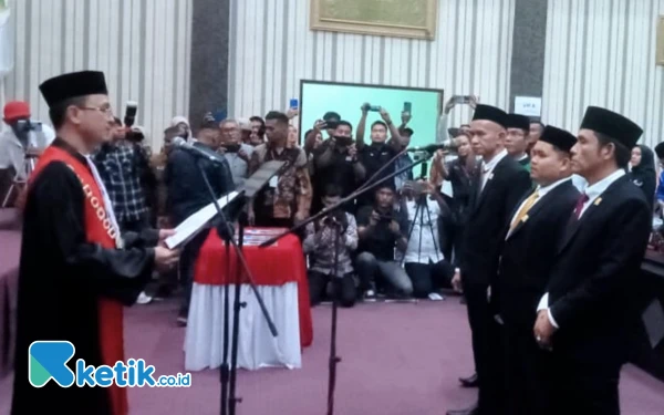 Thumbnail Sah! H Amaliun Resmi Jabat Ketua DPRK Aceh Singkil