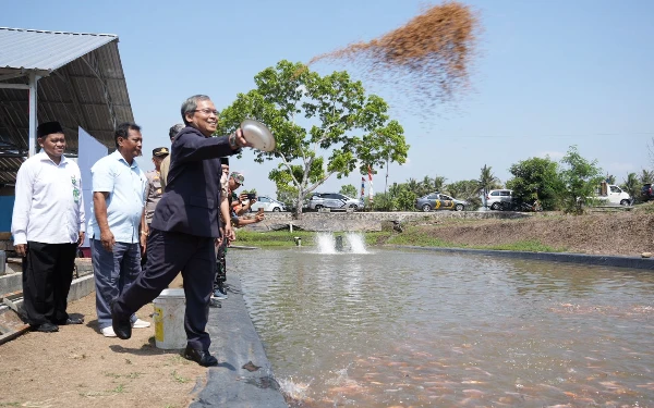 Foto Kelompok Mina Makmur Jaya menerapkan budidaya nila dengan kincir air (Sibudidikucir) dan mampu meningkatkan laju produksi ikan konsumsi. (Foto: Humas Pemkab Sleman/Ketik.co.id)