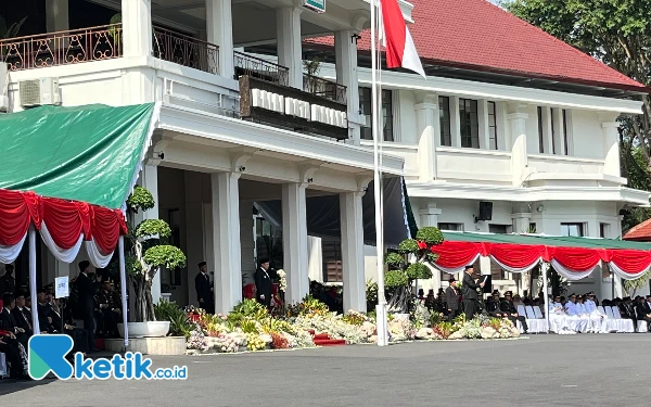 Thumbnail Pj Wali Kota Malang Ajak Masyarakat Refleksi Perjuangan Para Pahlawan di Hari Kesaktian Pancasila