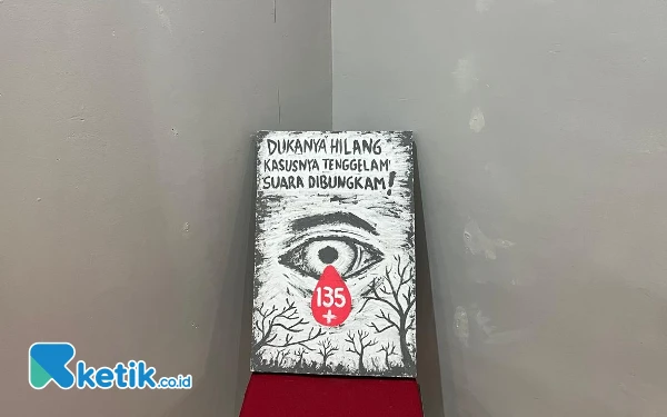 Thumbnail Dua Tahun Tragedi Kanjuruhan, Mahasiswa FIB UB Ajak Masyarakat Rawat Ingatan Lewat Pameran Seni