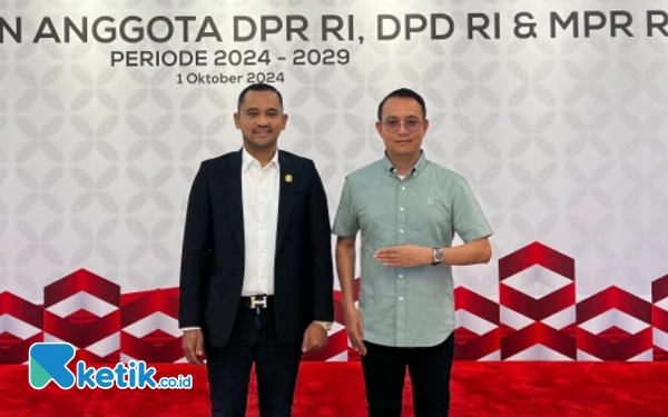 Foto Anggota DPR-RI, Jamaluddin Idham bersama Dr Herianto Marzuki usai pelantikan anggota DPR-RI di Jakarta. (Foto: Cutbang Ampon/Ketik.co.id)