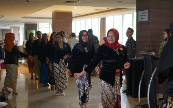 Foto Fashion Show Batik Pecel di H&E Restaurant Aston Madiun/Kurniawan (keterangan foto : dokumentasi Aston Madiun)