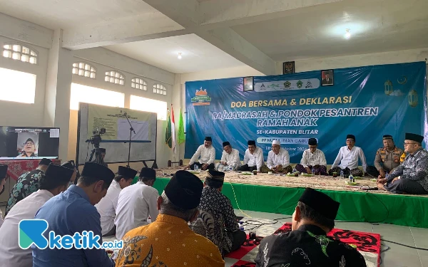 Thumbnail Sambut Hari Santri, Kemenag Kabupaten Blitar dan PCNU Doa Bersama, Deklarasikan Madrasah/Ponpes Ramah Anak