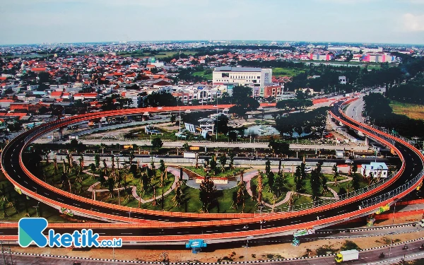 Foto Flyover Djuanda yang sudah rampung dibangun oleh Kementerian PU dan Pemkab Sidoarjo. Flyover lain akan dibangun di perempatan Gedangan dan Sumokali, Candi. (Foto: Istimewa)