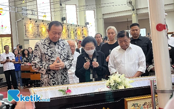 Thumbnail Berita - Megawati Hadiri Misa Arwah Romo Benny di Gereja Katolik Kota Malang