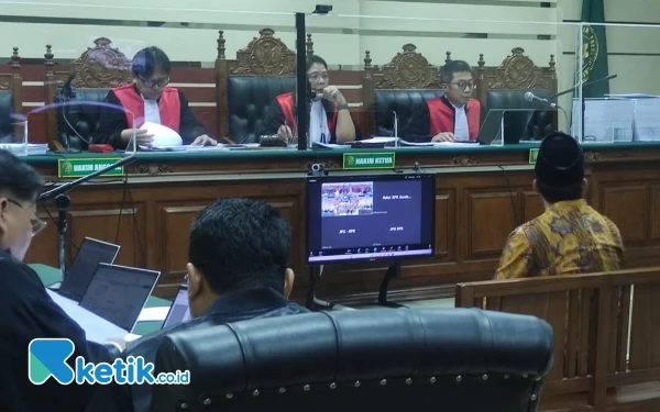 Thumbnail Sidang Korupsi Mantan Bupati Sidoarjo, Saksi Mahkota Ungkap Aliran Dana Untuk Acara 1 Abad NU