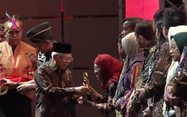 Thumbnail Berita - Kota Surabaya Raih Predikat Terbaik Satu di Ajang Indonesia's  SGDs Action Award