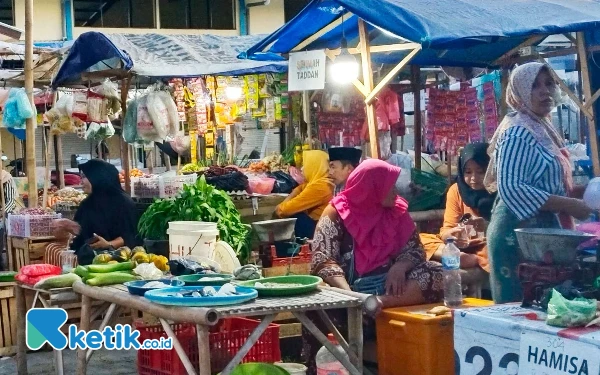 Foto Pedagang di Pasar Margalela di Jalan Syamsul Arifin, Kecamatan Sampang, Kabupaten Sampang(Foto: Mat Jusi/Ketik.co.id)