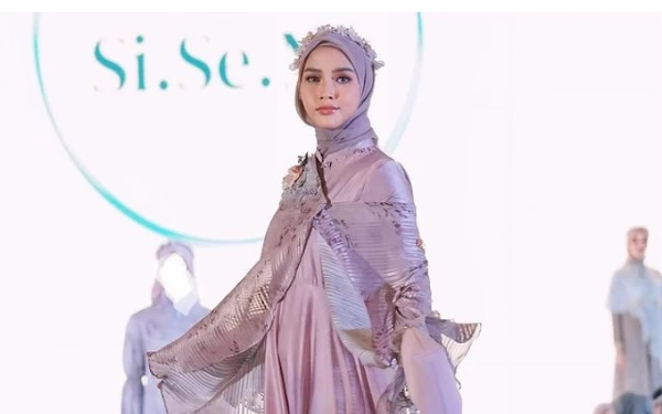 Thumbnail Berita - [Berita Foto] Tampil Cantik Berhijab, Puteri Indonesia Semarakkan Khadija Festival 2024