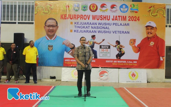 Foto Pj Wali Kota Batu Aries Agung Paewai saat membuka Kejurprov Wushu di GOR Gajah Mada. (Foto: Koni Kota Batu)