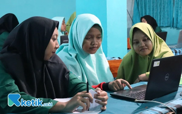 Thumbnail Tingkatkan Kualitas Kesehatan di Pondok Pesantren, Dosen Ini Ajarkan Surveilans Berbasis Digital