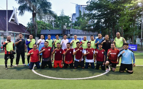 Thumbnail Berita - Dimeriahkan Laga Eksebisi Kontra Legenda PSM, Pertandingan Futsal HUT Sulsel Berlangsung Meriah