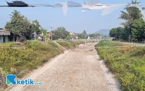 Foto Kondisi selokan Mataram saat aliran airnya dimatikan sementara pada pertengahan bulan Oktober tahun 2023 lalu. (Foto: Fajar Rianto/Ketik.co.id)