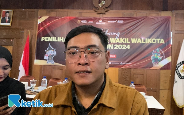 Foto Ketua KPU Kota Blitar, Rangga Bisma Aditya, Selasa 15 Oktober 2024. (Foto: Favan/ketik.co.id)