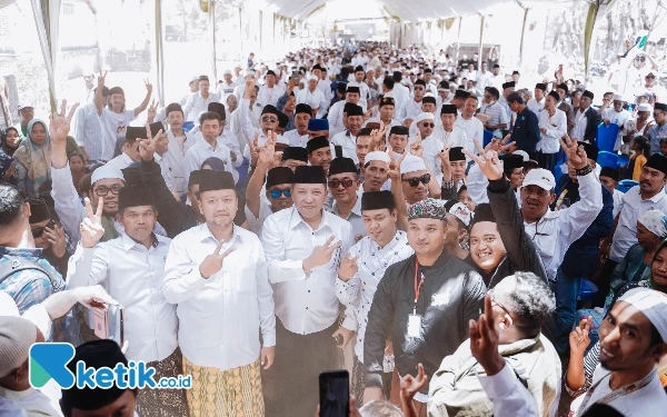 Foto Paslon Jimad Sakteh bersama Masyarakat Pulau Mandangin (Foto: Mat Jusi/Ketik.co.id).