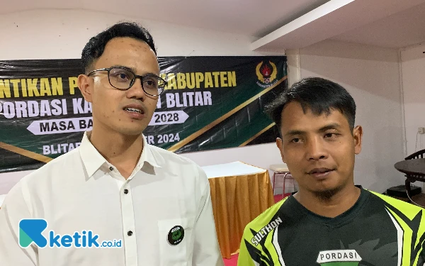 Foto Ketua Pordasi, Afrida Zubaidi, bersama atlet Pordasi Kabupaten Blitar, Kamis 17 Oktober 2024. (Foto: Favan/ketik.co.id)