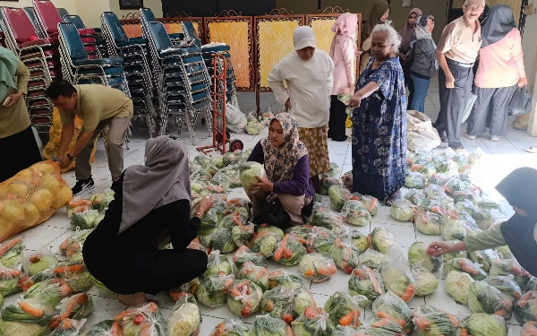 Thumbnail Berita - Dispertan Pemalang Serap Komoditas Petani, Seribu Paket Sayuran Ludes Terjual