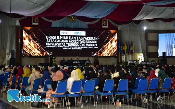 Foto Peserta orasi ilmiah dan tasyakuran atas diraihnya akreditasi unggul oleh UTM (18/10/2024) (Foto.Ismail Hs/Ketik.co.id)