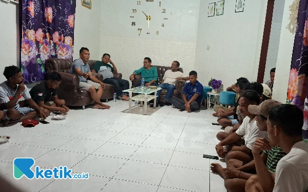 Foto Risno Koyo saat menyampaikan alasan mendukung Bassam-Helmi (Foto Mursal Bahtiar)