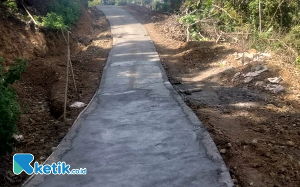 Foto Jalan produksi rambat beton desa Sambiki yang telah rampung. (Foto Mursal Bahtiar/Ketik.co.id)