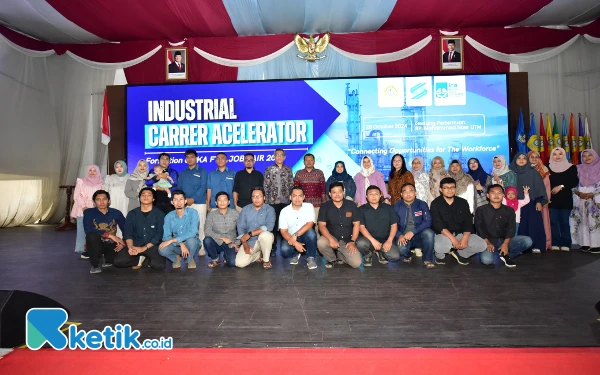 Foto Pengurus IKA FT UTM foto bersama usai acara Industrial Career Accelerator (26/10/2024) (Foto.Ismail Hs/Ketik.co.id)