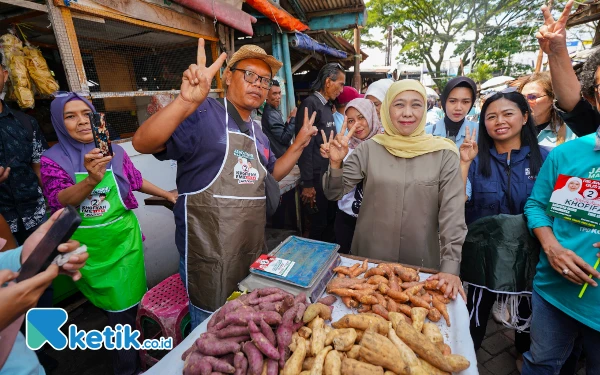 Thumbnail Serap Aspirasi Pedagang Pasar Blimbing Malang, Khofifah Borong Aneka Dagangan